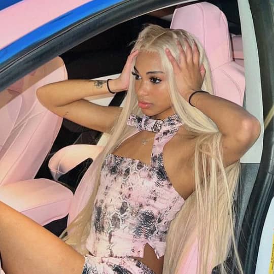 Monroe Capri (@monroecapri) / Passes